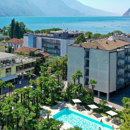 Hotel Venezia ริวาเดลการ์ดา ภายนอก รูปภาพ