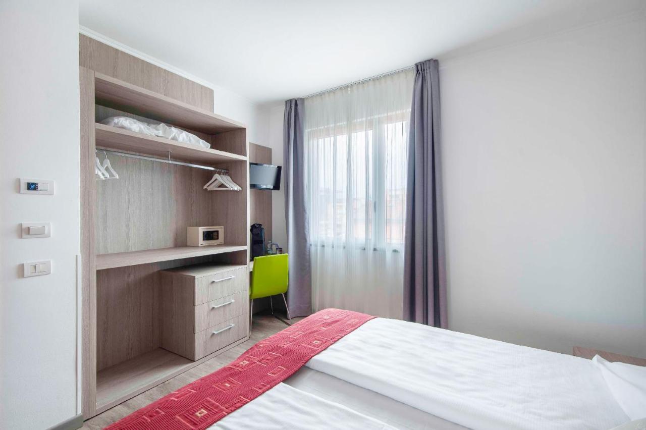 Hotel Venezia ริวาเดลการ์ดา ภายนอก รูปภาพ