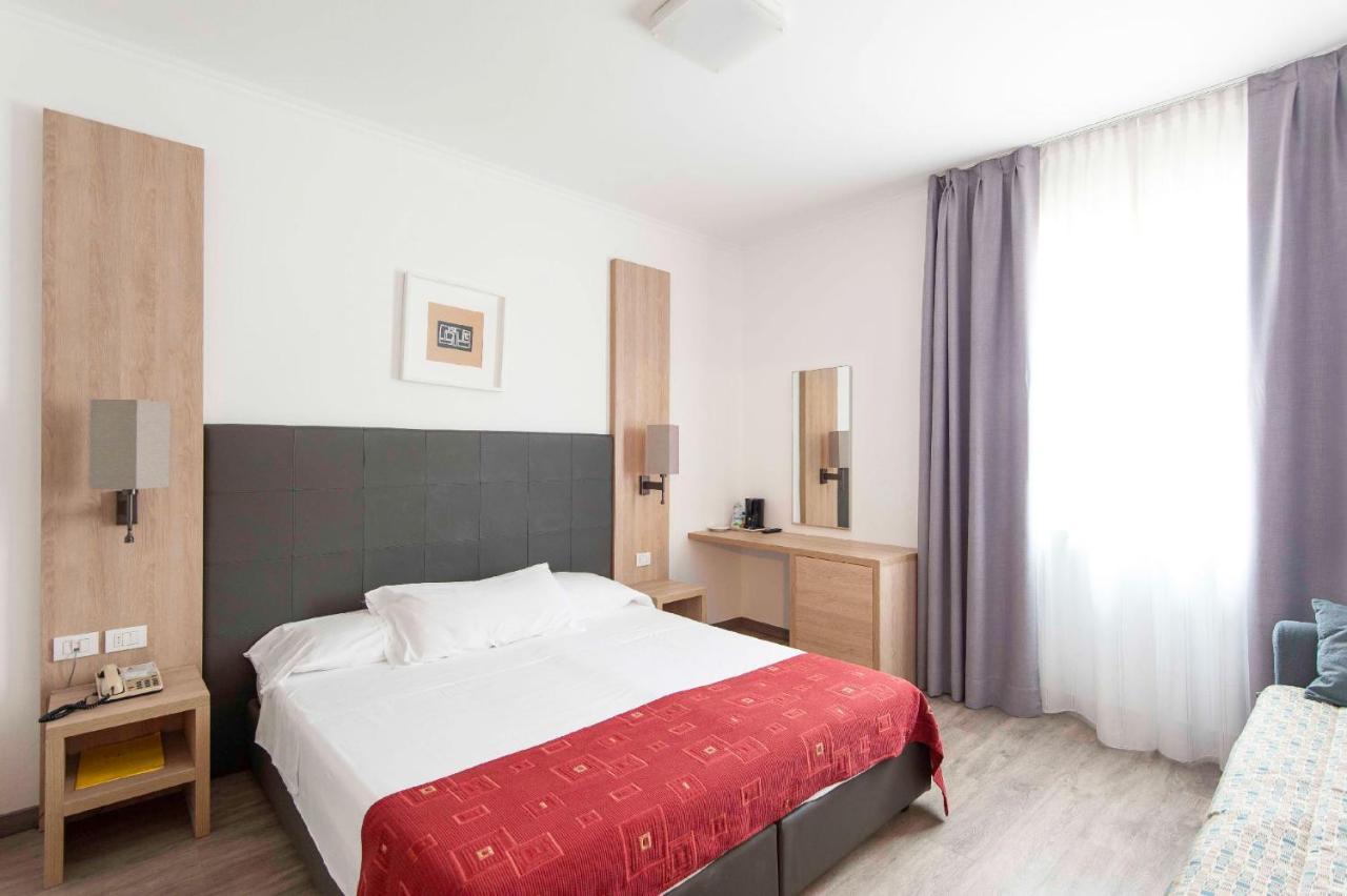 Hotel Venezia ริวาเดลการ์ดา ภายนอก รูปภาพ