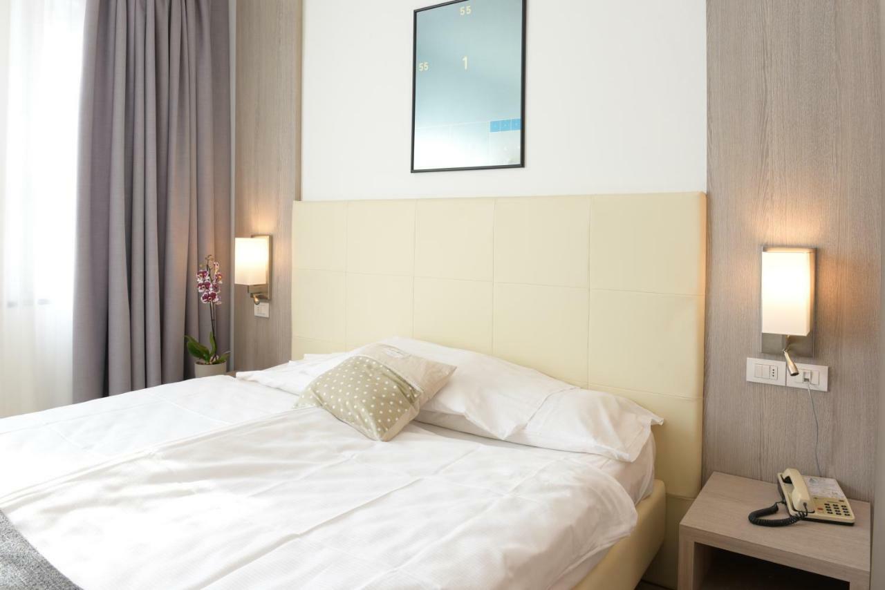 Hotel Venezia ริวาเดลการ์ดา ภายนอก รูปภาพ