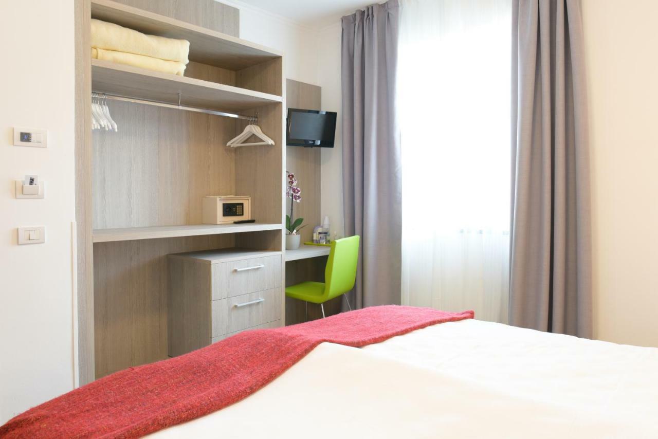 Hotel Venezia ริวาเดลการ์ดา ภายนอก รูปภาพ